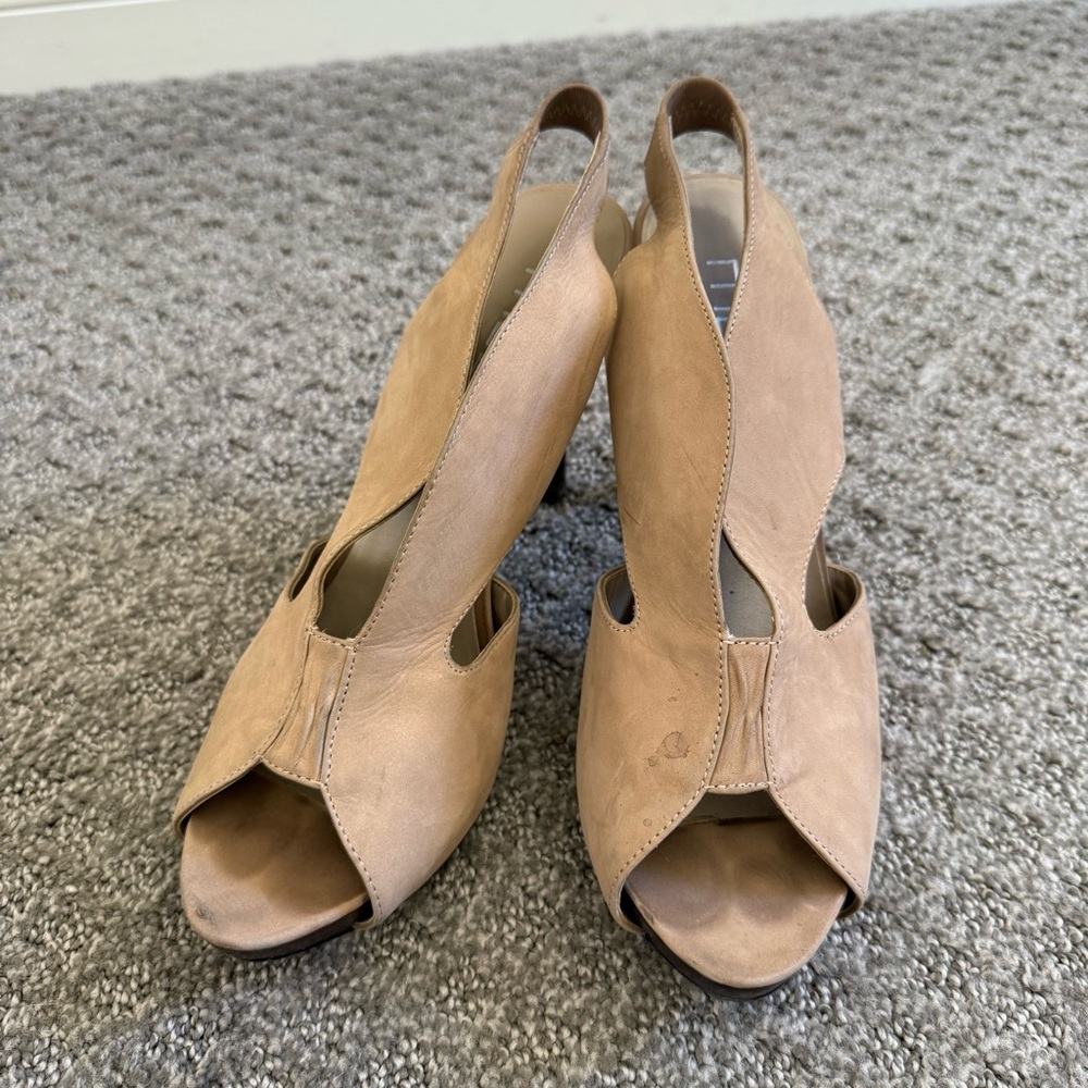 Elegant Tan Women's Slingback Shoes 8.5M